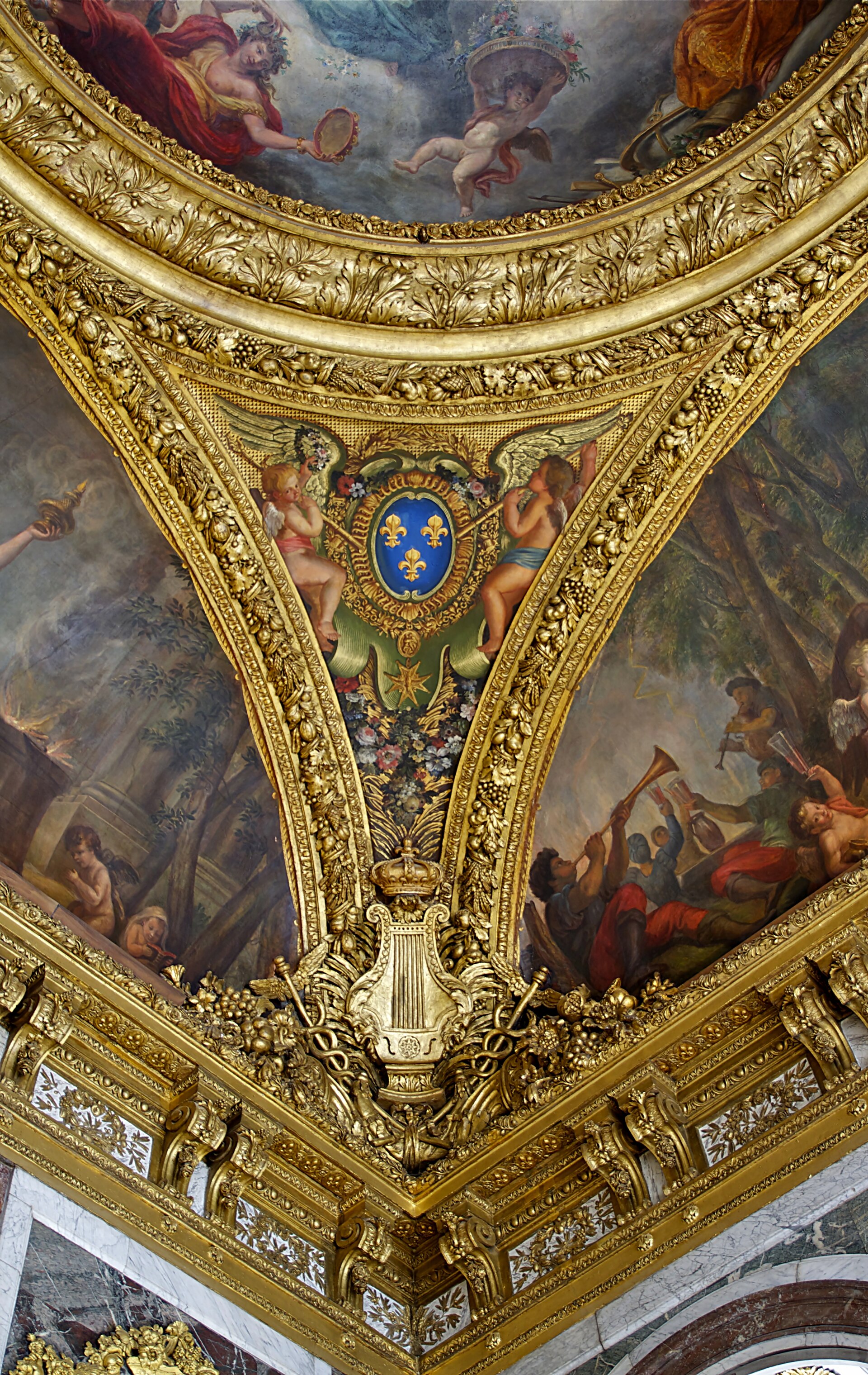Gilded ceiling corner with heraldic cartouche